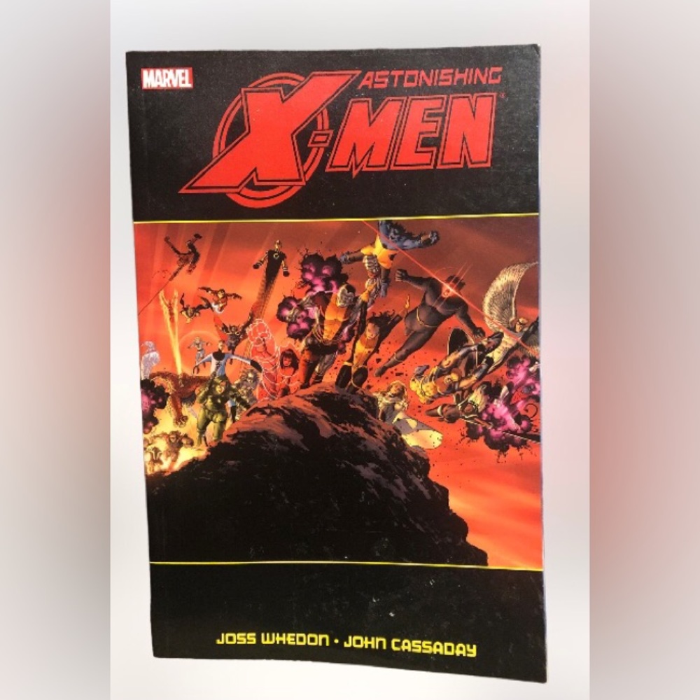 Marvel Astonishing X-Men Ultimate Collection Comic, 2013
